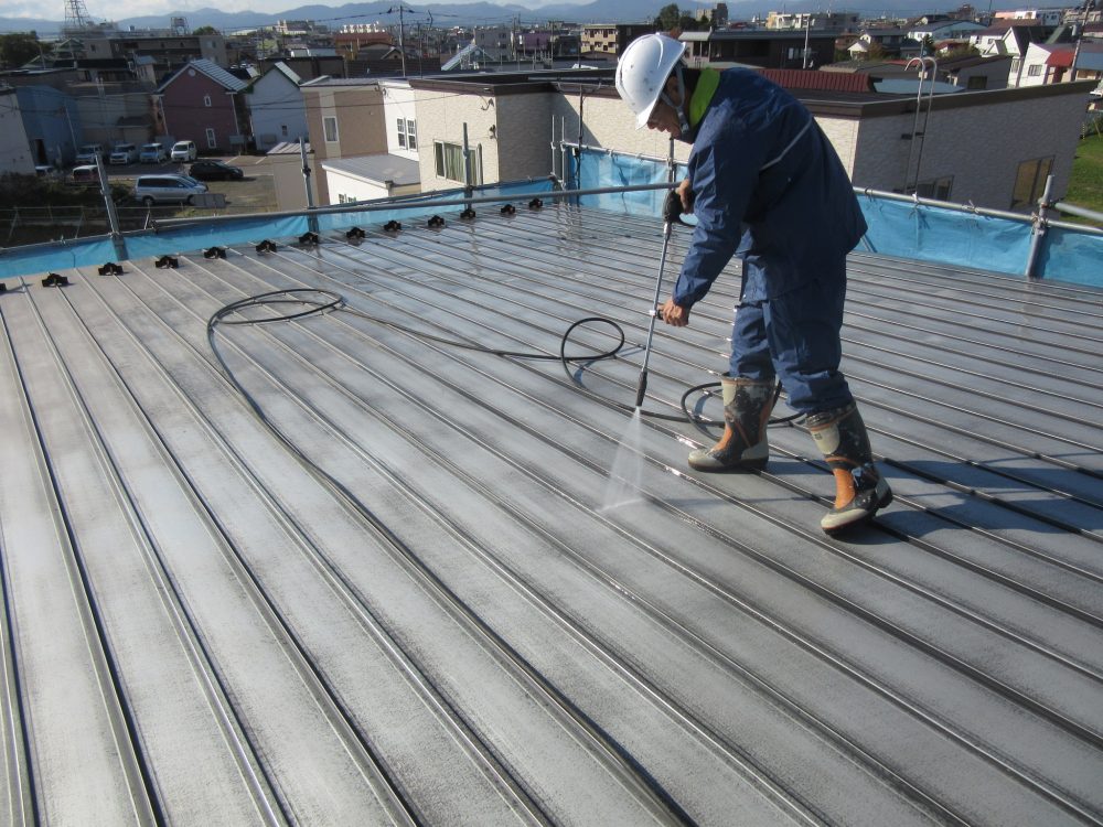 屋根高圧洗浄状況