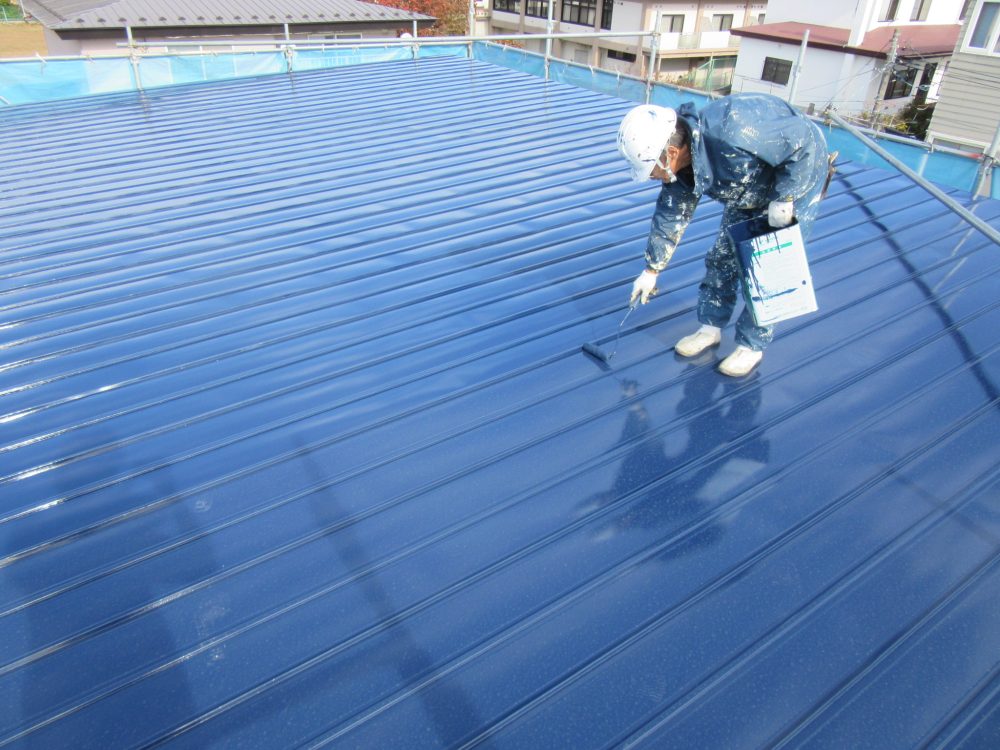 屋根上塗り塗装状況